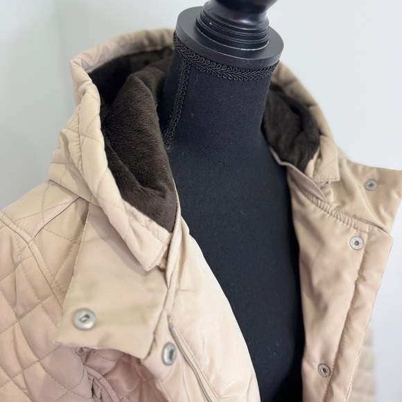 Calvin Klein Beige Quilted Women’s Detachable Hood Jacket (L) - Picture 3 of 12